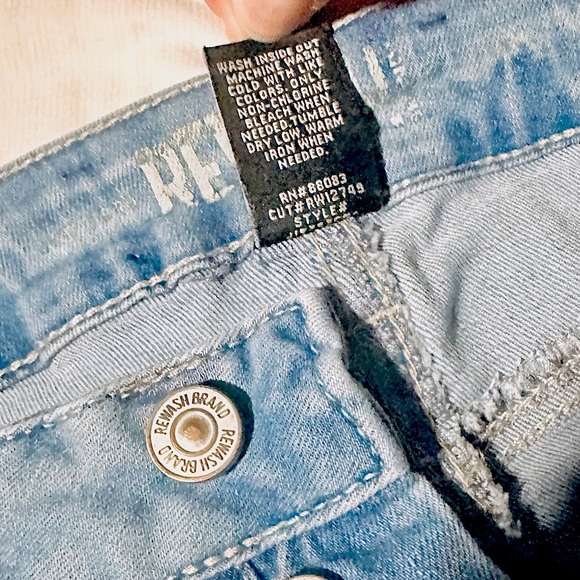 Rewash Super High Rise Vintage Reunion Wedge Distressed Denim Shorts, Size 13/31 - Picture 3 of 6